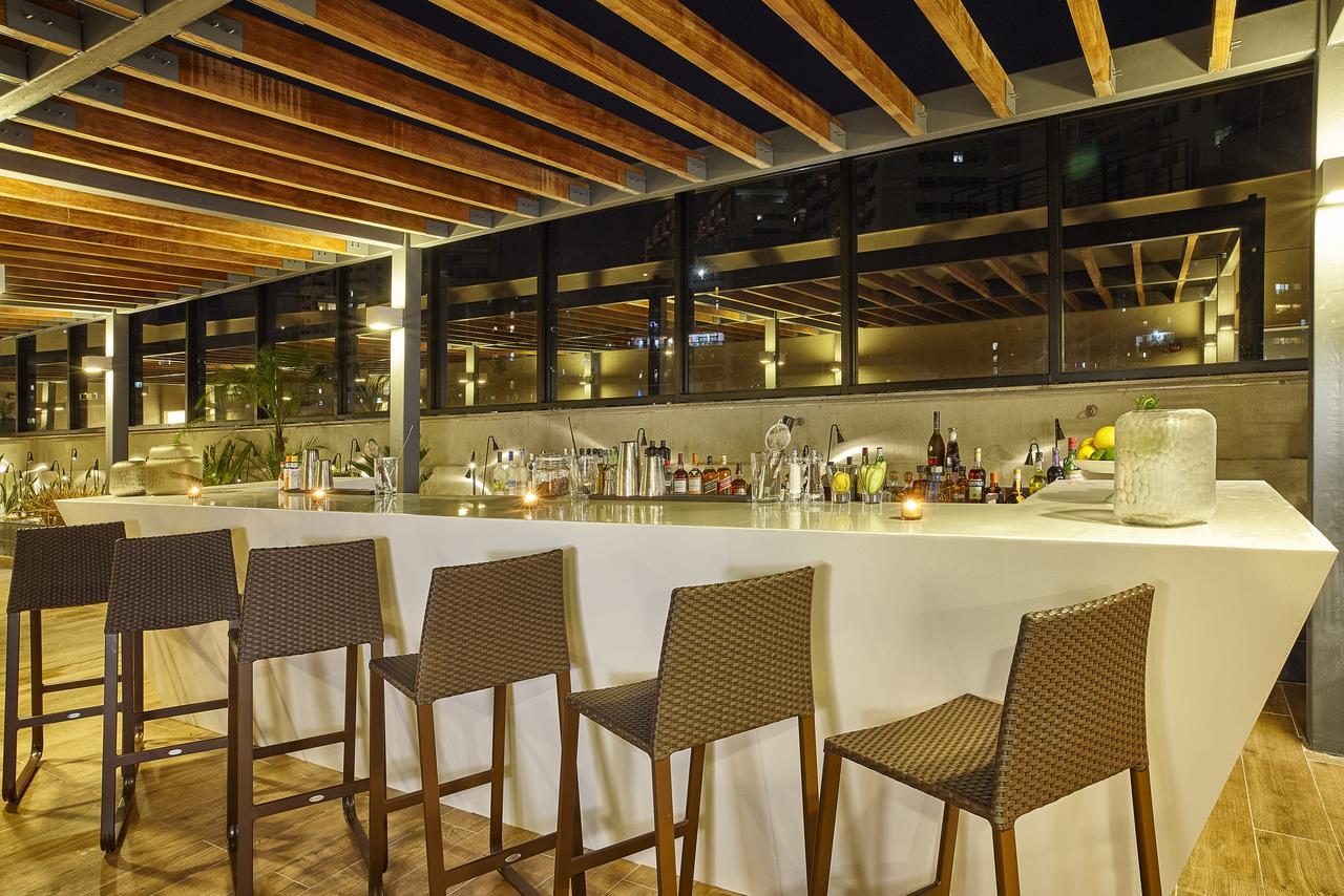 Radisson Rio De Janeiro Barra Hotel Exterior photo The bar at the Sky Bar